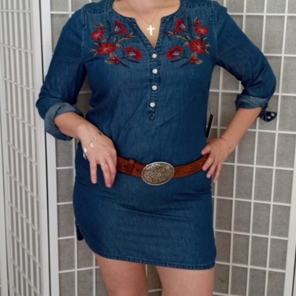 Dress - Picture 2 of 2